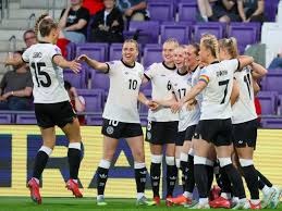 康大冠军后卫牛顿加盟火箭，小霍勒迪6中0狂打铁，乌度卡自乱阵脚